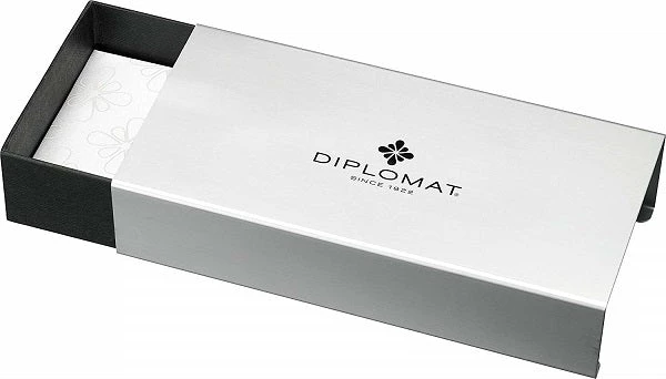 Diplomat Excellence A Plus Rome Black & Blue Fountain Pen, Fine Nib 4 Diplomat Excellence A Plus Rome Black & Blue Fountain Pen, Fine Nib - Image 2