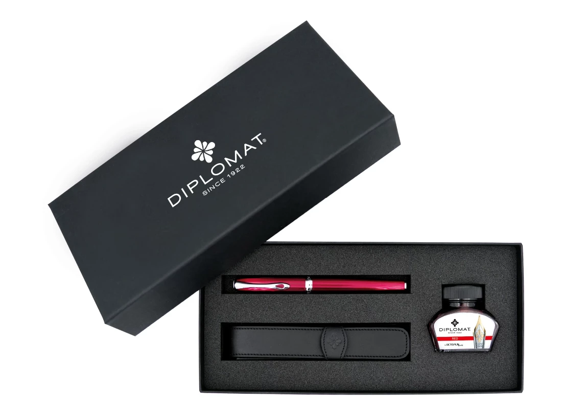 Diplomat Excellence A2 Fountain Pen Gift Set, Skyline Red 3 Diplomat Excellence A2 Fountain Pen Gift Set, Skyline Red