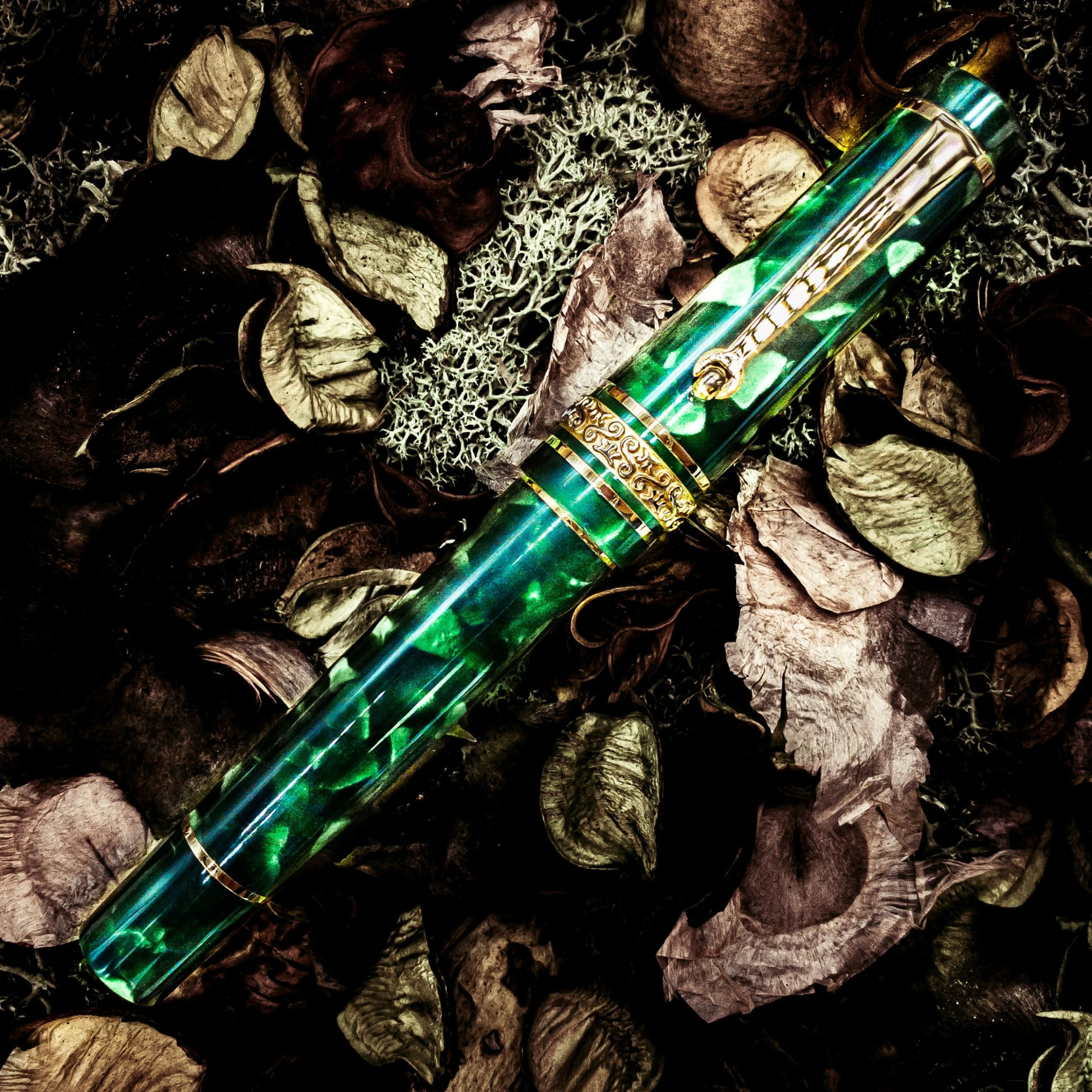 Maiora Limited Edition Alpha Smeraldo Emerald Green Fountain Pen - Image 2