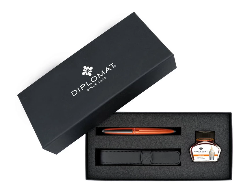 Diplomat Aero Fountain Pen Gift Set, Orange 3 Diplomat Aero Fountain Pen Gift Set, Orange