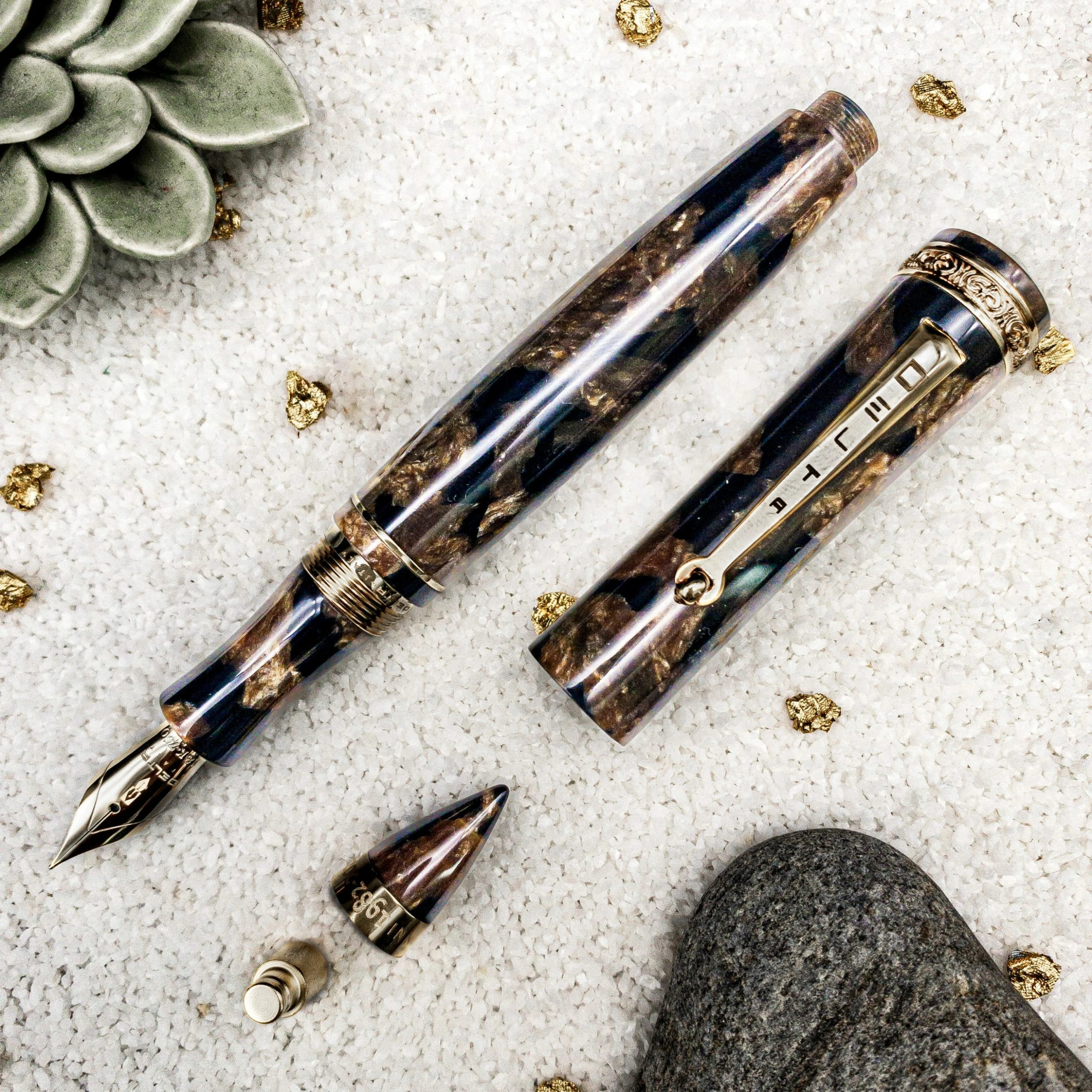 Delta 39 + 1 Anniversary Limited Edition Fountain Pen 5 Delta 39 + 1 Anniversary Limited Edition Fountain Pen - Image 3